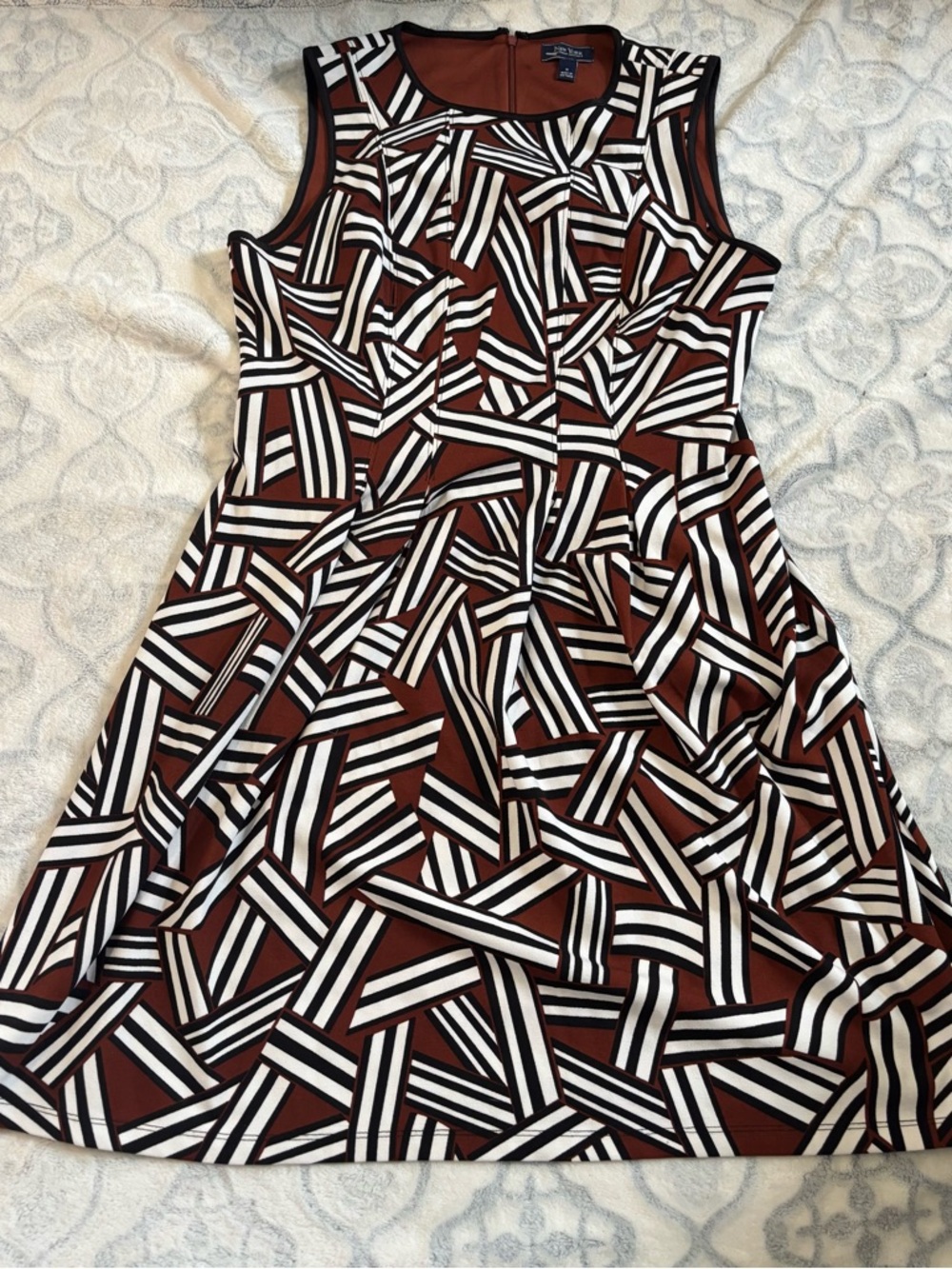 Sleeveless Geometric Print Mini Dress in Rust Brown - New York & Company